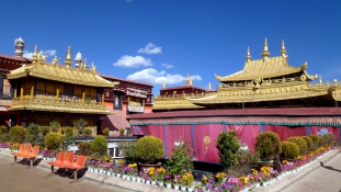 Kigyulladt a tibeti buddhizmus legszentebb kolostora – videó