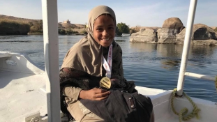 A szegénység nem akadály? – mezítláb nyert futóversenyt egy kislány Egyiptomban