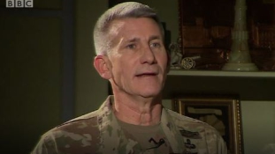 Afganisztán: az amerikai erők főparancsnoka szerint az oroszok fegyverzik fel a tálibokat