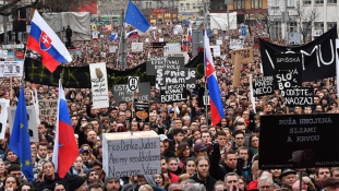 Tüntetés Pozsonyban az előrehozott választásokért