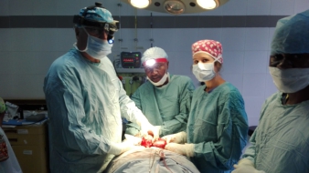 Négy doktor, 35 műtét – hazaindult Afrikából a magyar műtős misszió