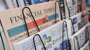 Visszaadja 510 ezer fontos fizetésemelését a Financial Times főszerkesztője