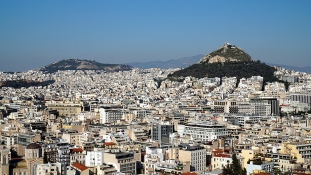 Minimálbér-emelés és adócsökkentés Görögországban