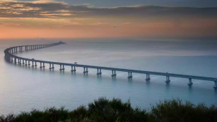 Kedden adják át a világ leghosszabb tengeri hídját