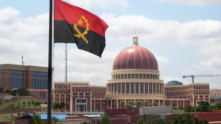 Angola – végső búcsú az elnöki klántól