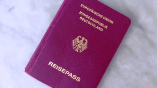 Német útlevelet kérnek a nácik elől Angliába menekült zsidók
