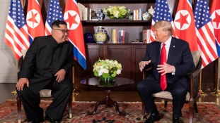 Kim Dzsongun a szankciók feloldását várja Trumptól