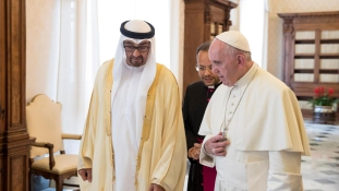 Ferenc pápa az Emirátusokban: testvérként jöttem!