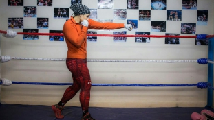A nők jogaiért bunyózik Irán első bokszolónője