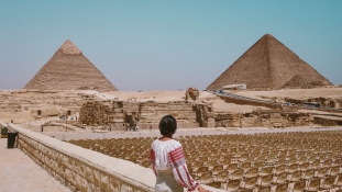 Turistabuszt robbantottak a gízai piramisoknál