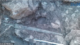 3200 éves, sziklába zárt kardot találtak Mallorcán