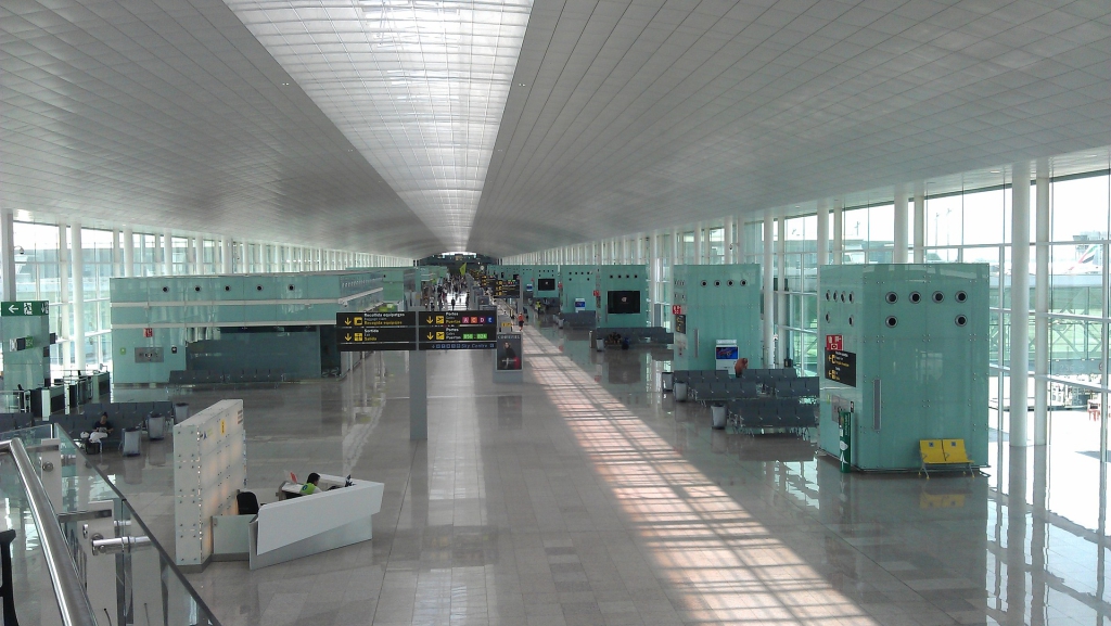 airport-872482_1920