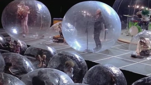 Kreatív megoldás Amerikából: koncert a buborékban