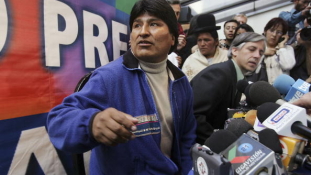 Lecsukták az Evo Morales autóját megdobáló kokatermesztőket
