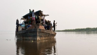 Hajószerencsétlenség a Kongói DK-ban, legalább 30-an a vízbe fulladtak