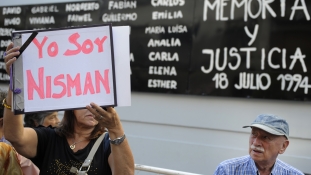 #YoSoyNisman: Tüntetnek Argentína Tel Aviv-i nagykövetsége elött