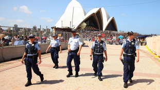 Megemelték a rendőrök terrorfenyegetettségi szintjét Ausztráliában