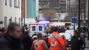 Razzia Párizs környékén: a terroristák több segítőjét elfogták
