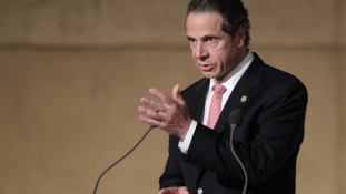 A minimálbér emelését kezdeményezi New York állam kormányzója