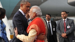Megújul az indiai-amerikai barátság: Obama Új Delhibe érkezett