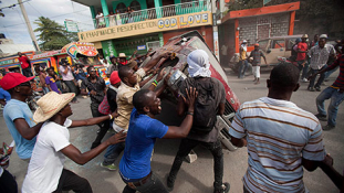 Öt évvel a haiti földrengés után közel százezren sátortáborban élnek