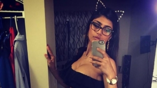 Ő Mia Khalifa, a halálosan megfenyegetett libanoni pornósztár