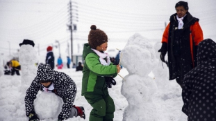 Guinness rekord Japánban – 1585 hóember egy óra alatt