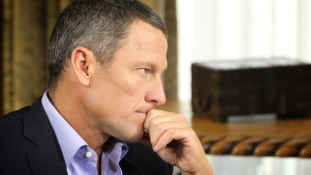 Lance Armstrong most az autóbalesetéről nem mondott igazat