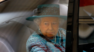 Kanadában továbbra is a királynőre kell felesküdni