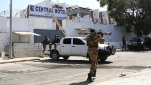 Véres merénylet egy mogadishui szálloda ellen