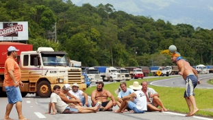 A brazil kamionosok nem viccelnek, amikor sztrájkolnak