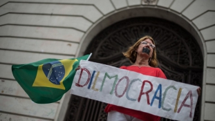 Brazília: tömegek követelték Dilma Rousseff távozását