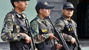 Perui rendőröket fogtak bolíviai bányászok