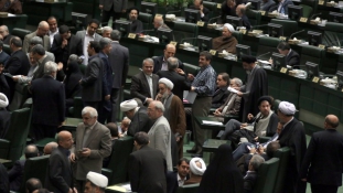 Iráni költségvetés az apadó olajbevételek jegyében