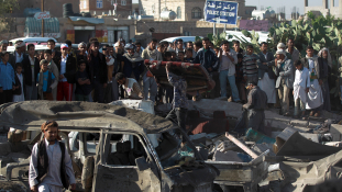 Szaúdi légicsapások Jemenben, amerikai titkos akták a felkelőknél. Hádi Ománban?