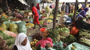 A hagyományos kofás piac legyőzhetetlen Afrikában