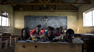 Bankolni tanulnak a tanzániai tanárok