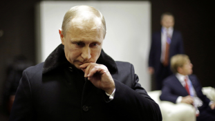 Putyin csökkenti emberei fizetését