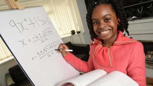 10 éves nigériai kislányt vettek fel egy brit egyetemre