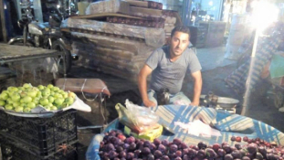 Felgyújtotta magát egy arab gyümölcsárus Iránban