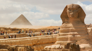Pornót forgattak a piramisoknál – Egyiptom dühös