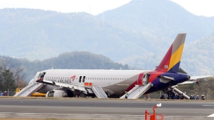 Antennáknak ütközött az Asiana Airlines gépe Japánban