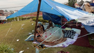 Földrengés Nepálban: 24 magyarral még keresik a kapcsolatot
