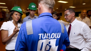 Olajharc a tengeren győztesekkel és vesztesekkel