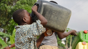 Arab pénzen ihatnak tiszta vizet az elefántcsontpartiak