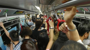 Egyre több a zaklató a dél-koreai vonatokon