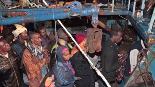 Több száz afrikai menekültet tartóztattak fel a líbiai hatóságok