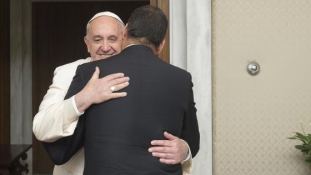 A pápa kinyitja az argentin egyház archívumait