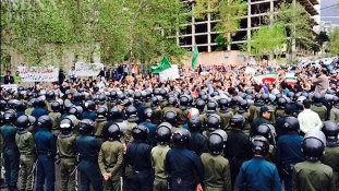 Iráni tüntetők ostromolták meg a szaúdi nagykövetséget