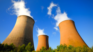 A kormány vállalja a nukleáris iparral járó rizikót